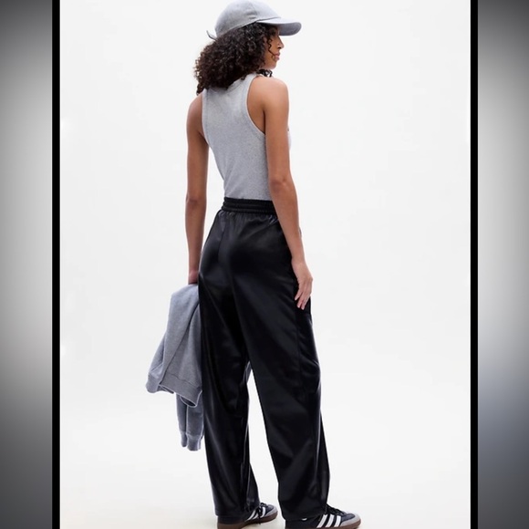 New with tags Gap Black Faux Leather wide leg Pants XS petite - Picture 2 of 5